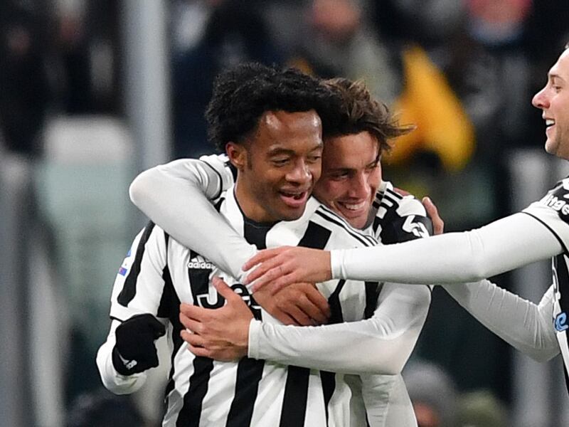 ¡Veneno puro! Terrible asistencia de Cuadrado para gol de Juventus en el derbi