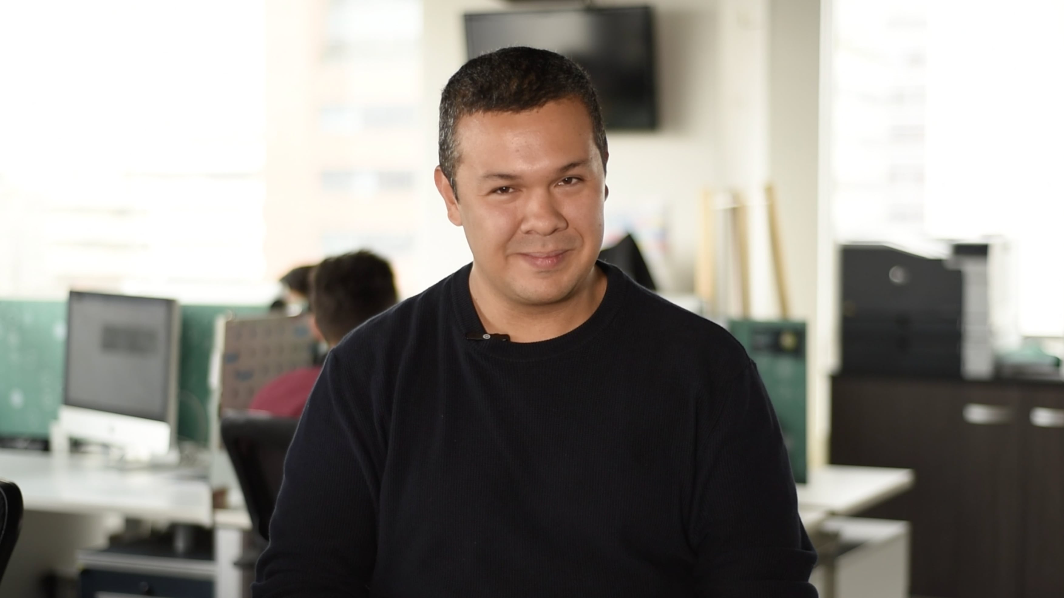 El gerente de Natu Malta se sentó en nuestra Silla de Gerentes