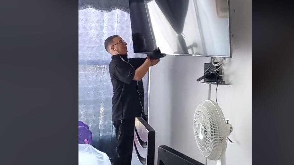 ¿Daddy Yankee dejó la música para instalar televisores?