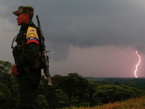 Gobierno y disidencias de las FARC anuncian un cese el fuego de 10 meses desde el 8 de octubre