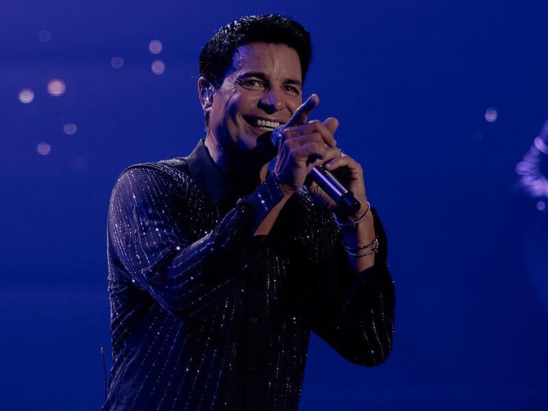 “Apá ya llegué”: Hombre dice ser hijo de Chayanne en divertido video junto a su madre