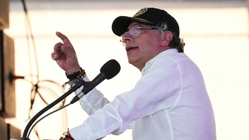 “Mucha gente que anda con armas se le olvidó el amor”: Petro nuevamente le propone al ELN hacer la paz