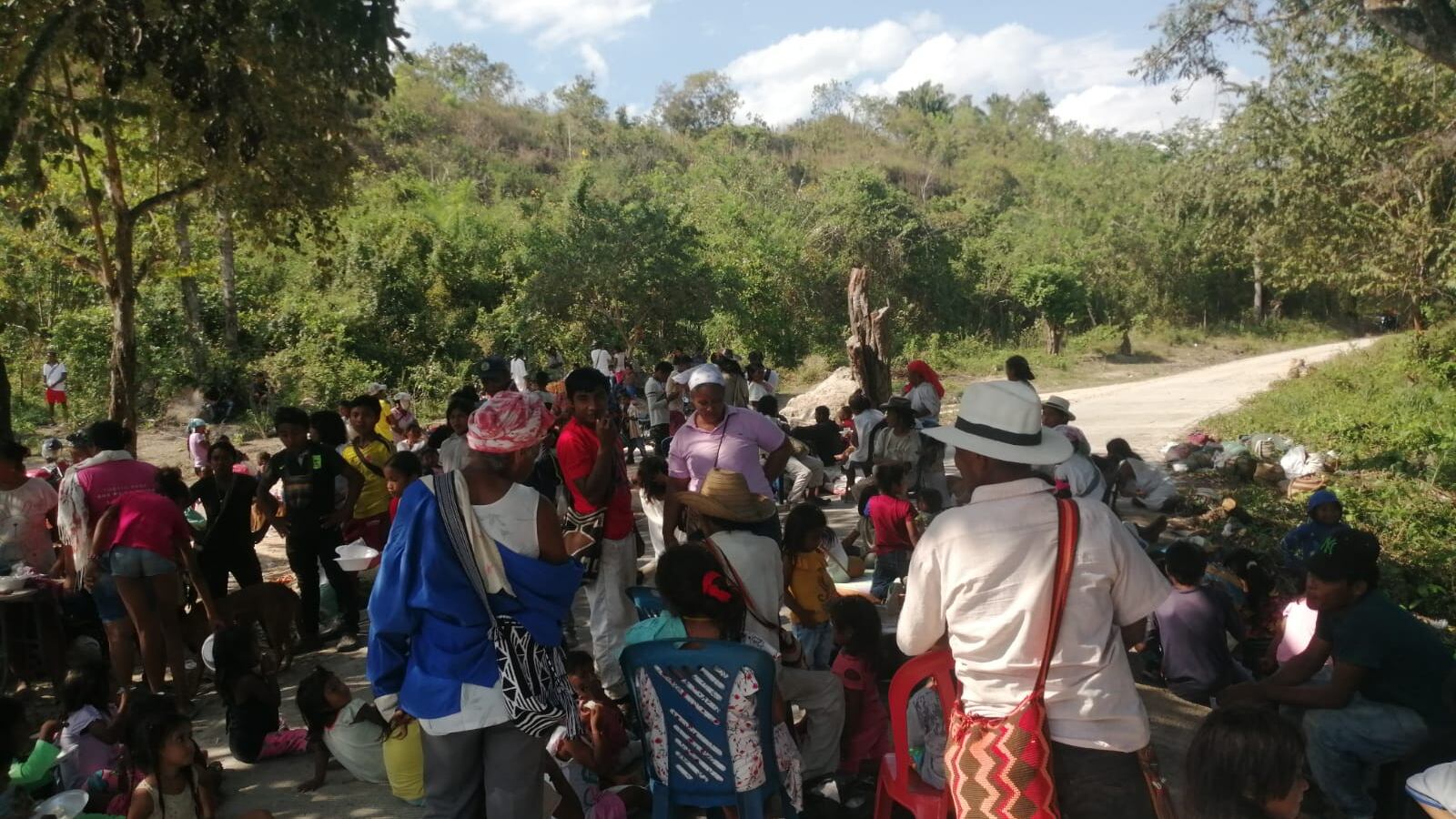 Desplazados del pueblo indígena Wiwa llegan a Riohacha.