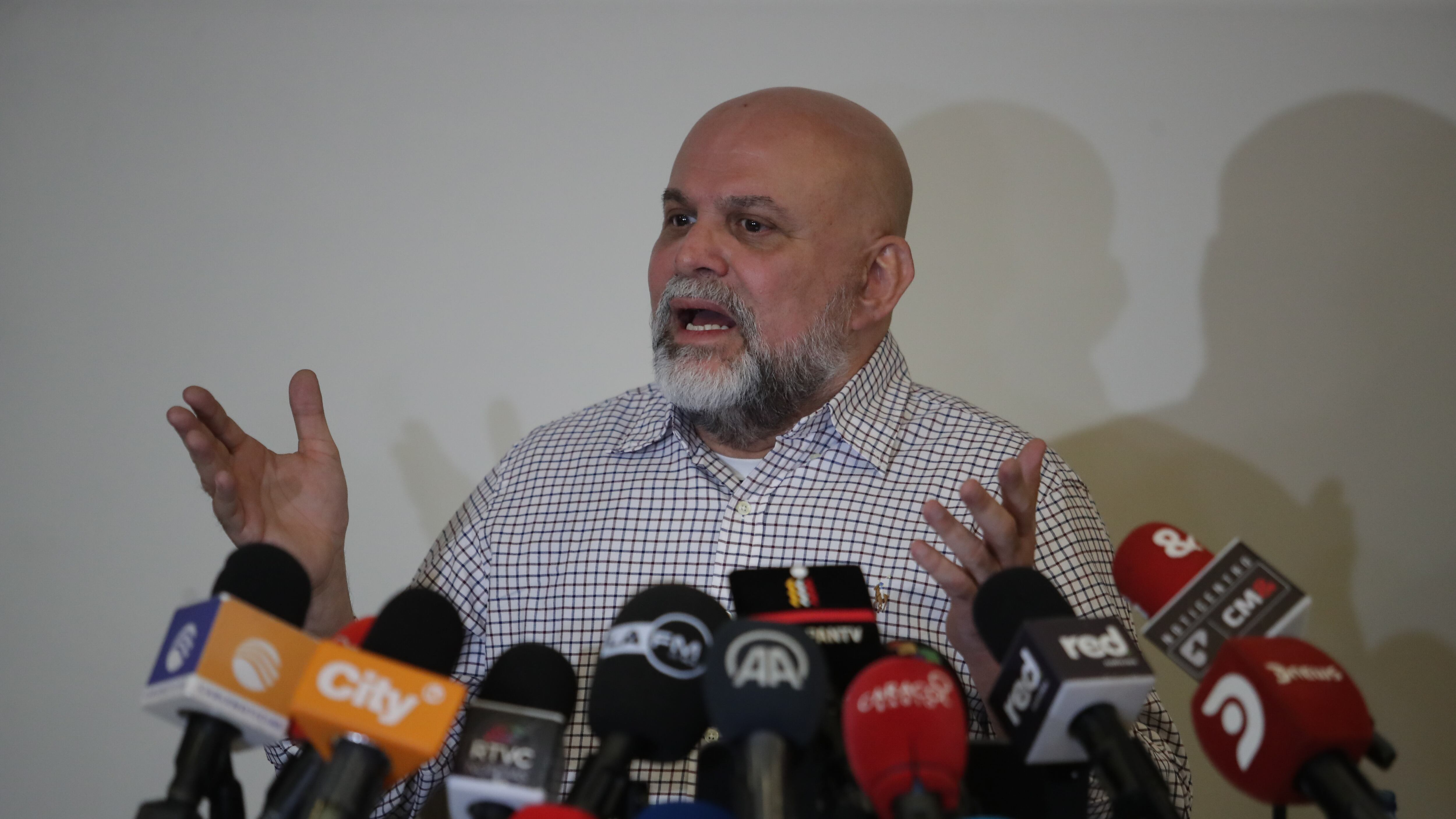 Salvatore Mancuso, excomandante de las AUC, en rueda de prensa en Bogotá