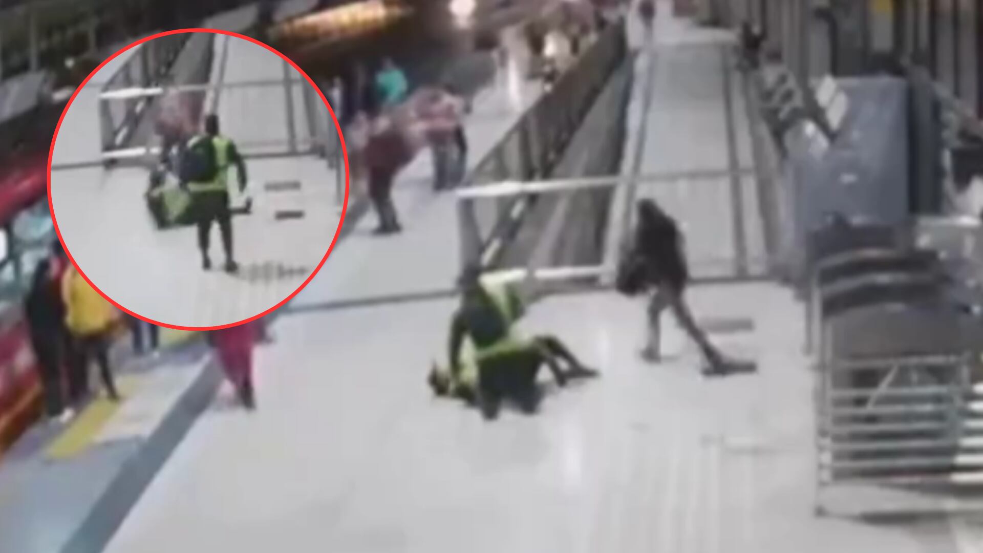 Mujer guarda de seguridad en TransMilenio recibió fuerte puñetazo de ‘colado’;