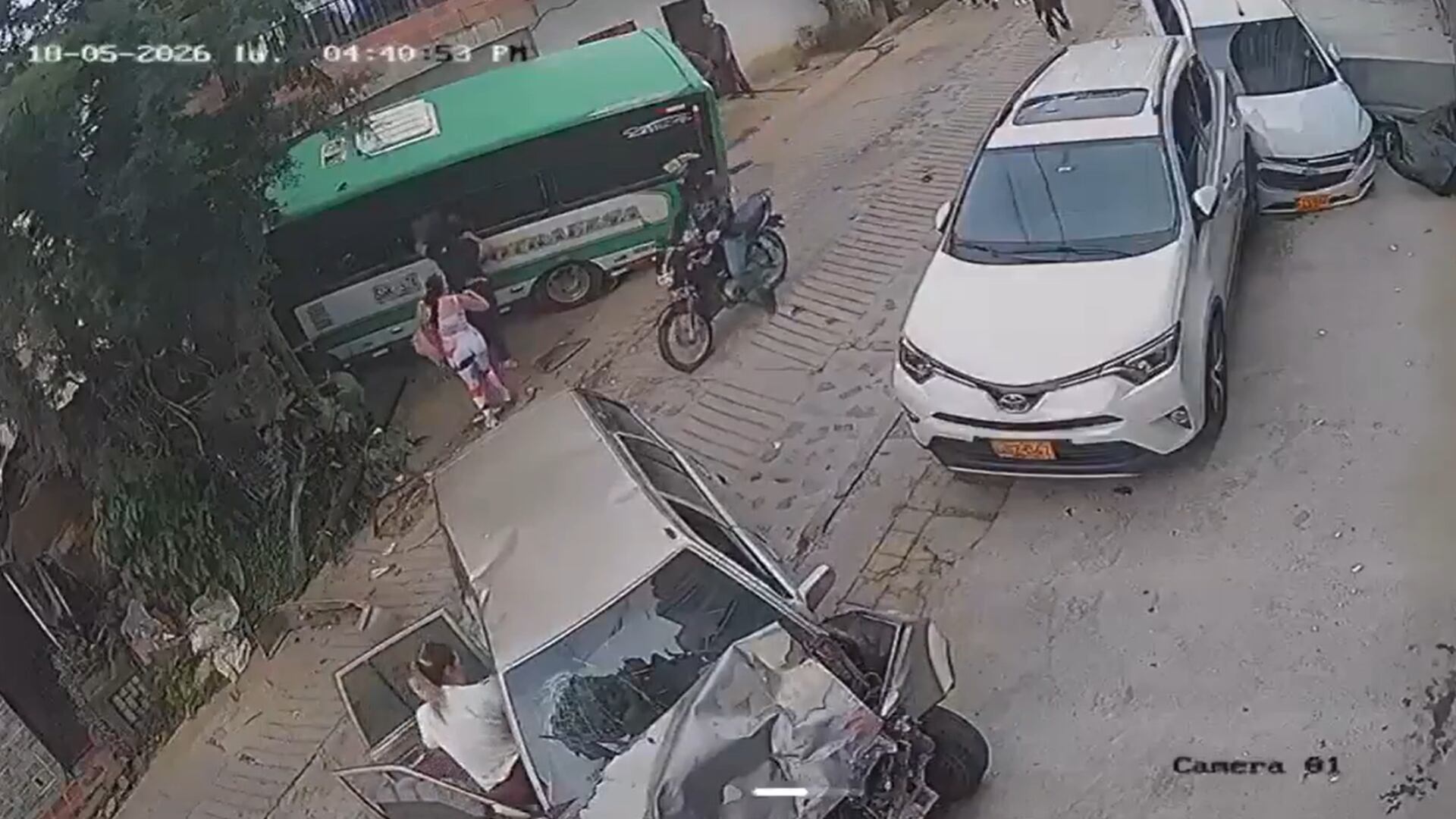 Video | Impresionante accidente en El Santuario: bus sin frenos causó choque múltiple que dejó más de 15 heridos