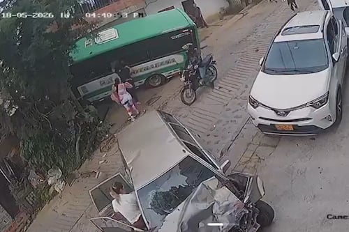 Video | Impresionante accidente en El Santuario: bus sin frenos causó choque múltiple que dejó más de 15 heridos