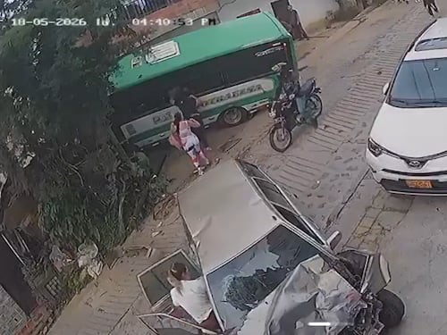Video | Impresionante accidente en El Santuario: bus sin frenos causó choque múltiple que dejó más de 15 heridos
