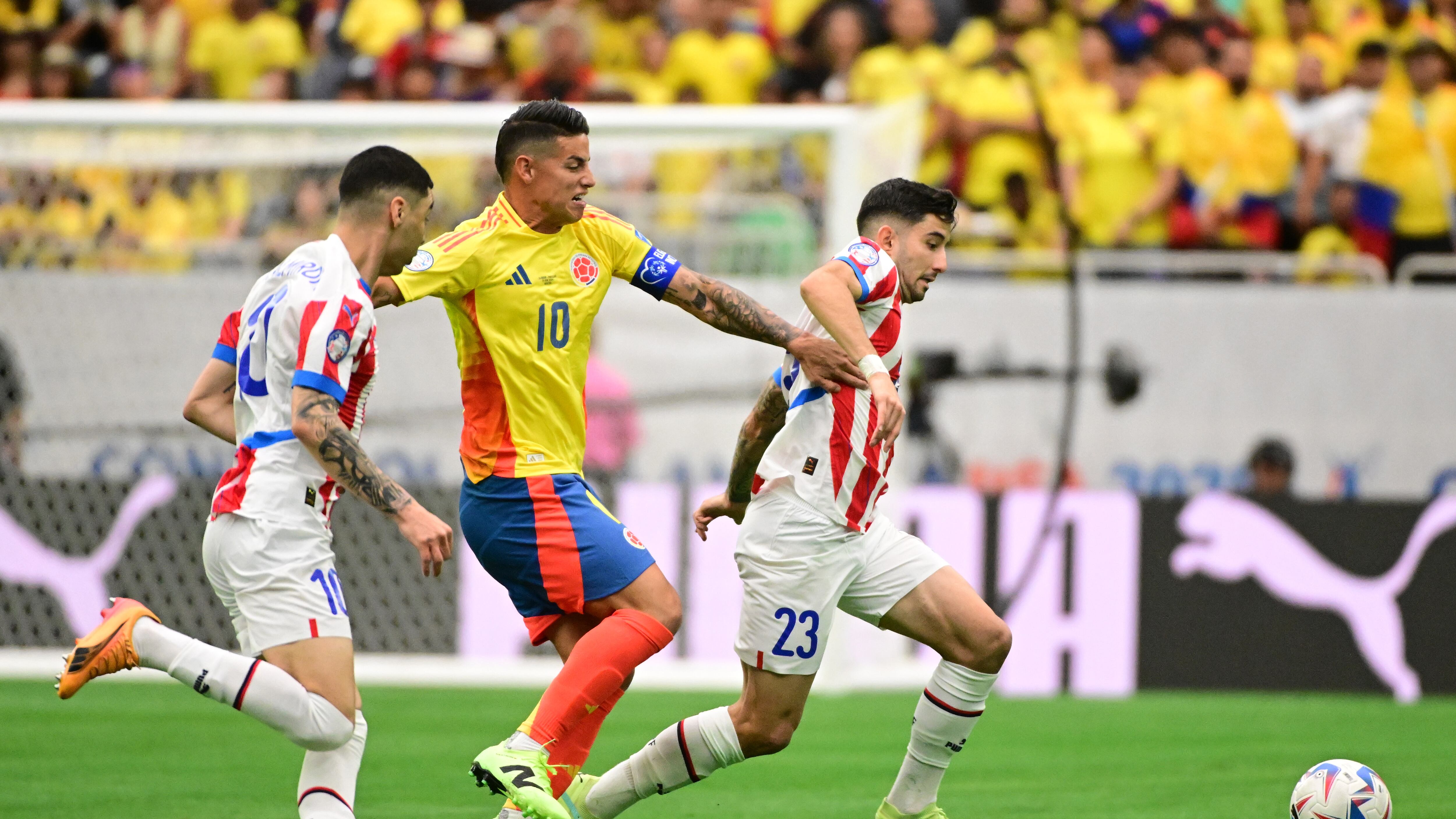 James Rodríguez en Colombia vs Paraguay