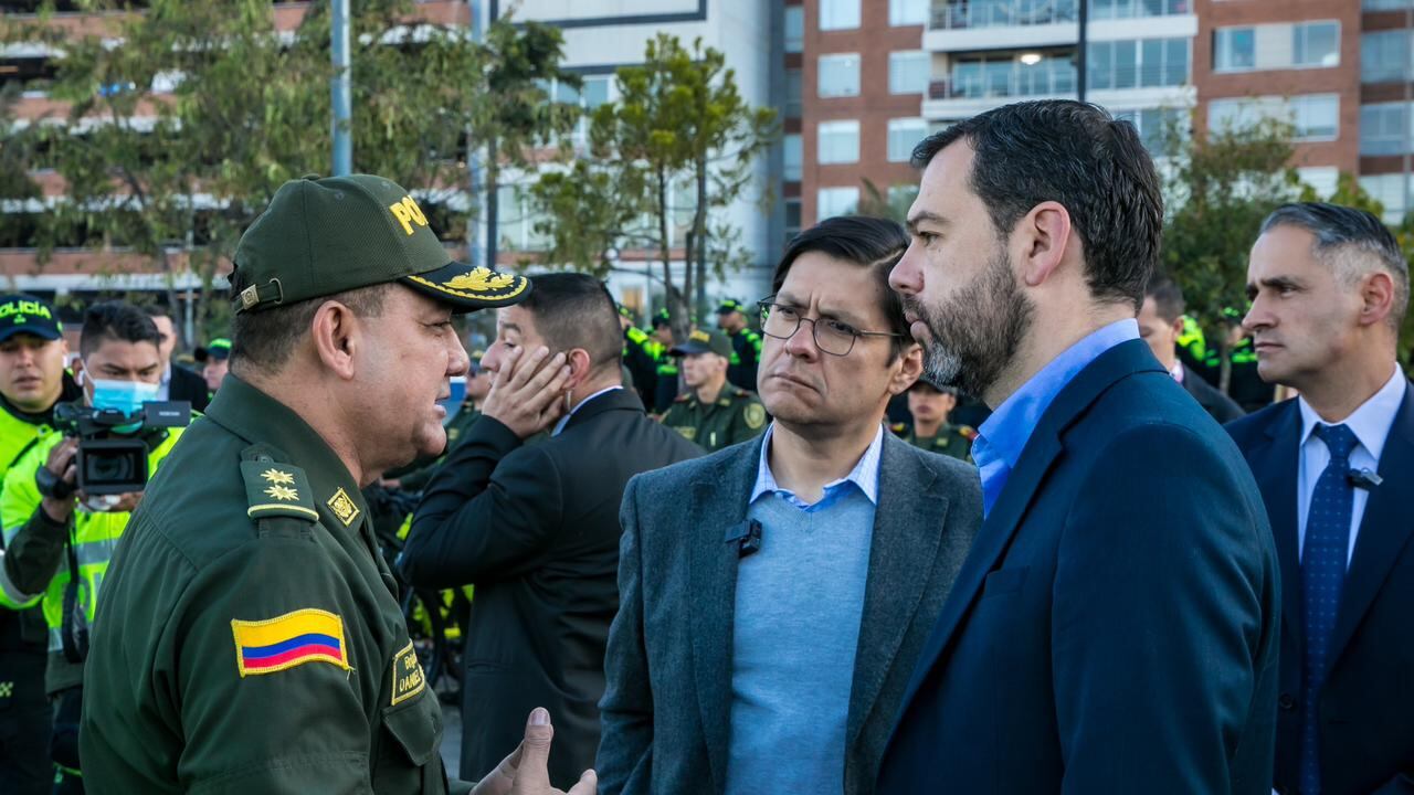 Alcalde Galán presentó su nuevo plan de seguridad junto a la Policía Metropolitana de Bogotá.