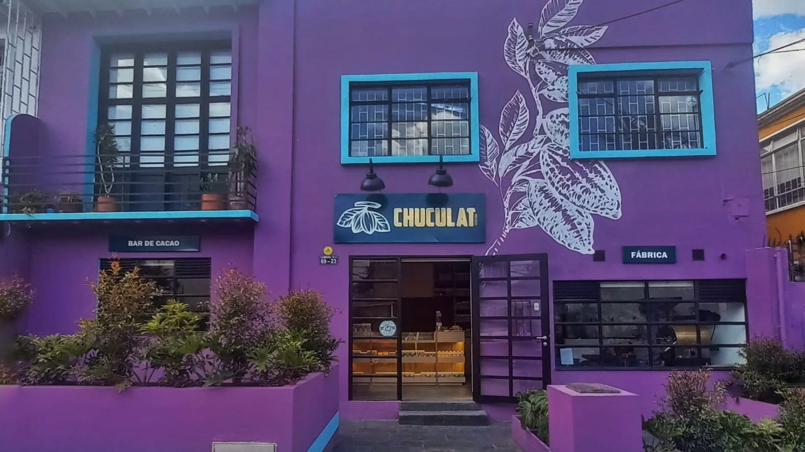 Es una experiencia que se hace desde 2018 en Chuculat, una casa de fachada rosada en Chapinero donde un grupo de empresarios promueve el consumo del cacao a través de una relación cercana con productores de más de 8 zonas del país.