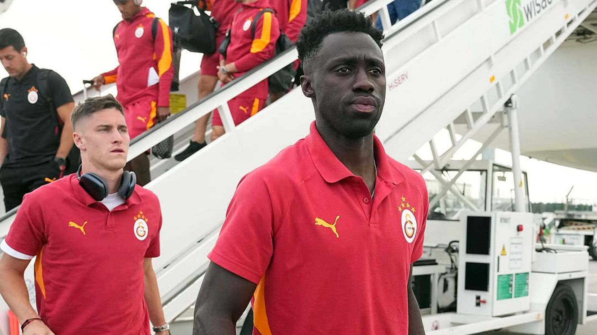 Video del doble autogol de Dávinson Sánchez hoy en su debut en Champions 2025