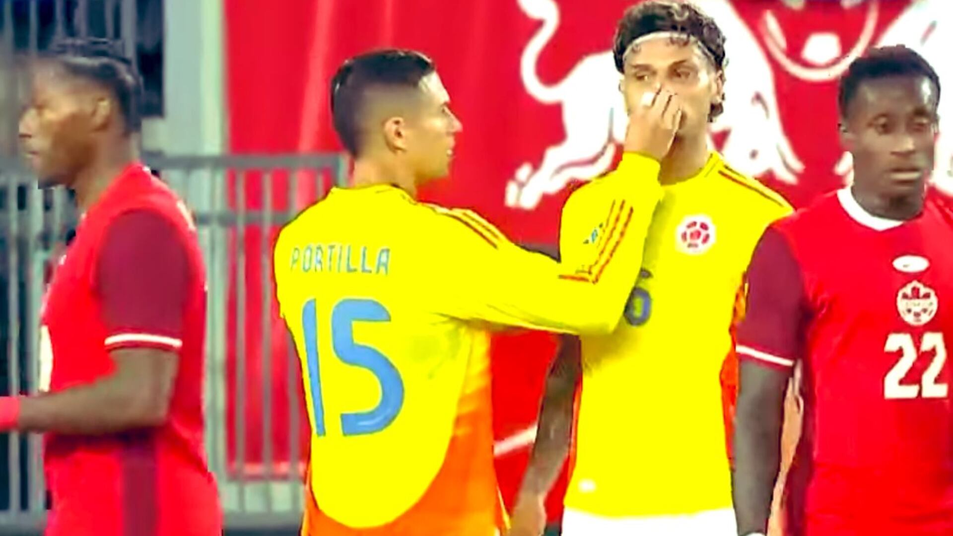 ¿Tenía un moco? Juan Camilo Portilla y una extraña ‘asistencia’ a Richard Ríos en pleno partido