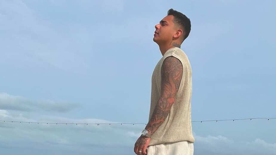 Con un himno de despecho a todo volumen andaba Felipe Saruma por las calles de Cartagena.