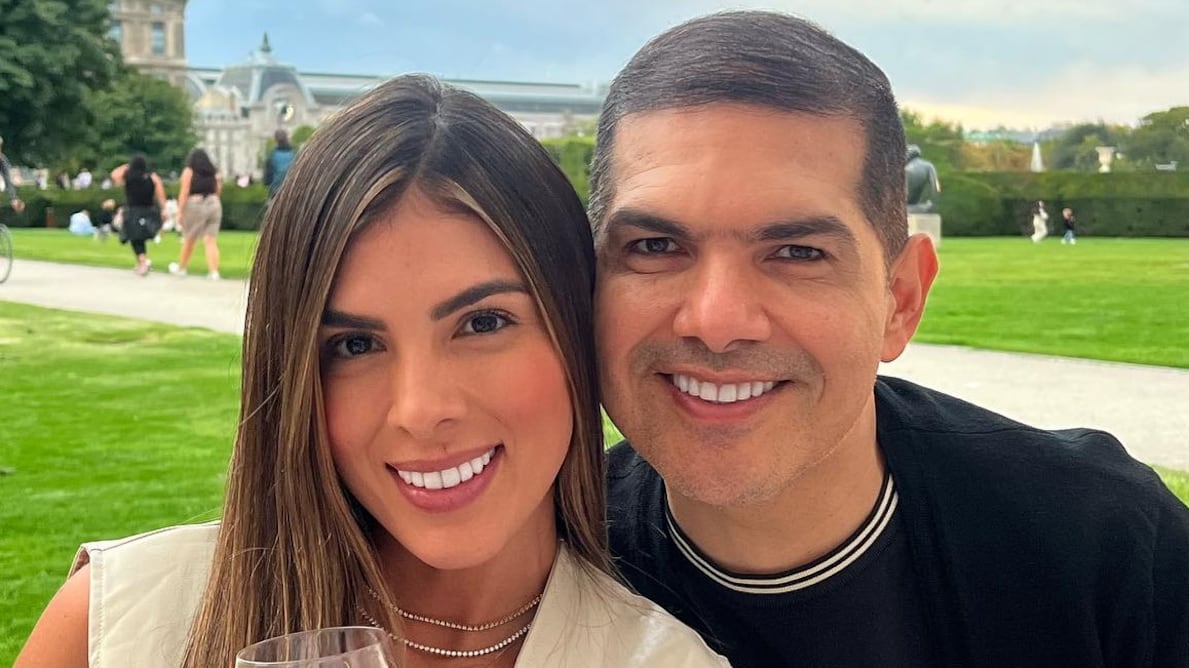 Peter Manjarrés aseguró que guardaría el regalo y que su pareja Tata Becerra no es nada celosa.