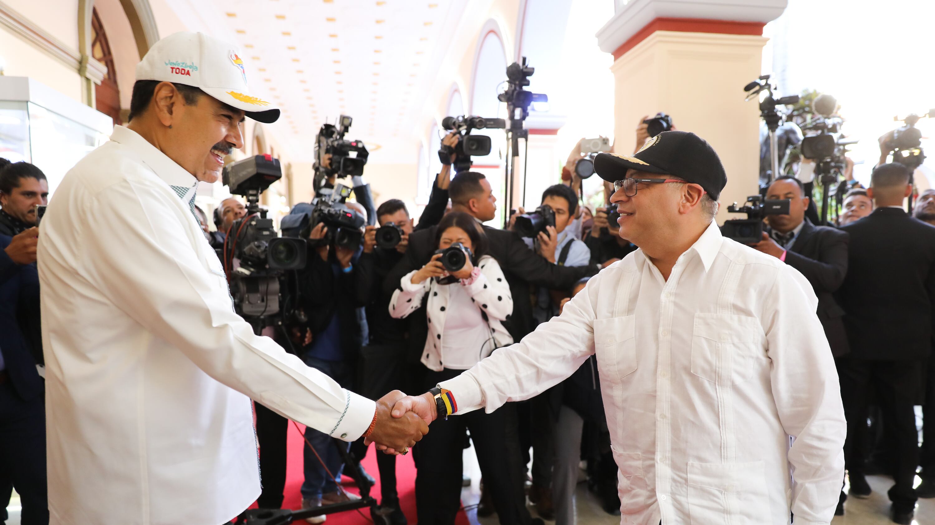 Quinto encuentro entre Gustavo Petro y Nicolás Maduro en Venezuela (Foto de los mandatarios en el palacio de Miraflores en Caracas compartida por la presidencia de Colombia)