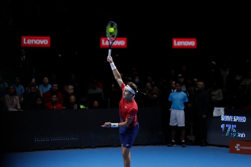 Rafael Nadal VS Casper Ruud durante su juego de exhibición en el Coliseo Live en Bogotá.
