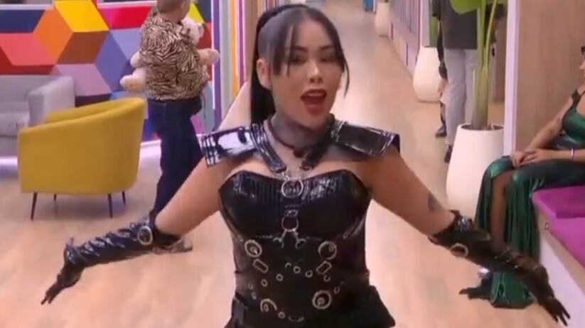 Los televidentes aseguraron que el vestido de Yina Calderón no es para un horario familiar.