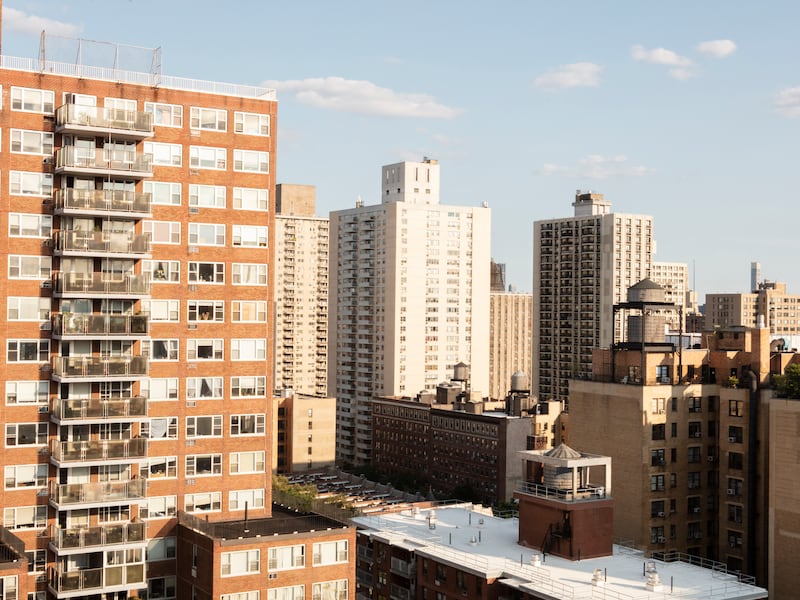 ¿Dónde rinde más la plata? El mapa del IPC con las ciudades más baratas y caras de Colombia, Bogotá y Medellín bajo la lupa