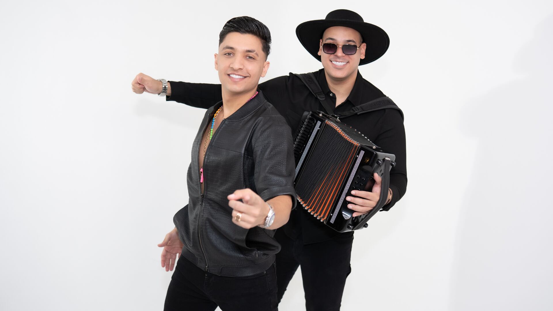 Julio Rojas y Tavo Sumoza lanzan 'Móntate en el bus' un álbum con un nuevo aire vallenato