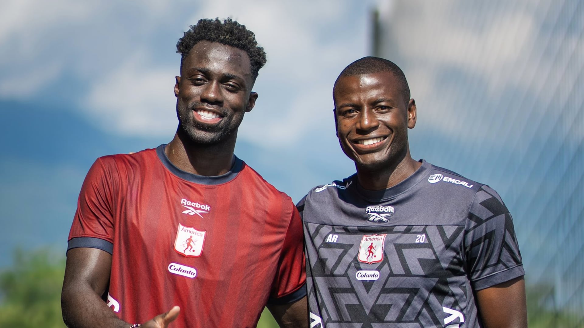 ¿Por qué Dávinson Sánchez apareció en el entrenamiento del América de Cali