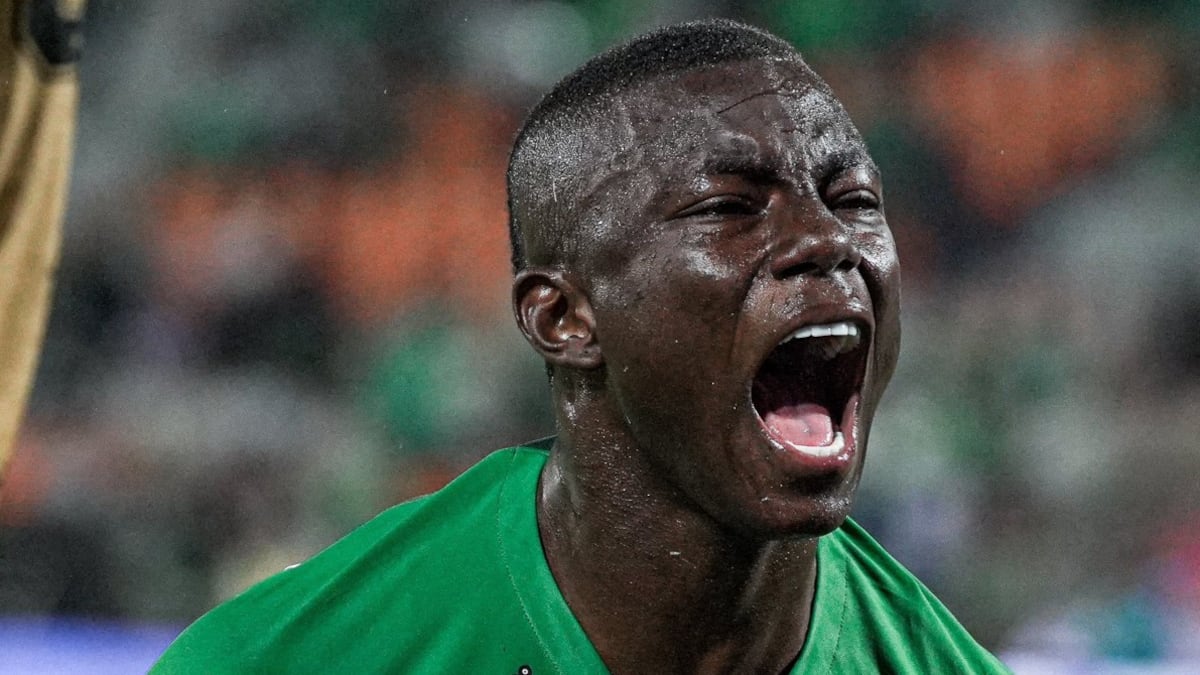 Marino Hinestroza se echó al bolsillo a los hinchas de Nacional por épica peinada a uno rival