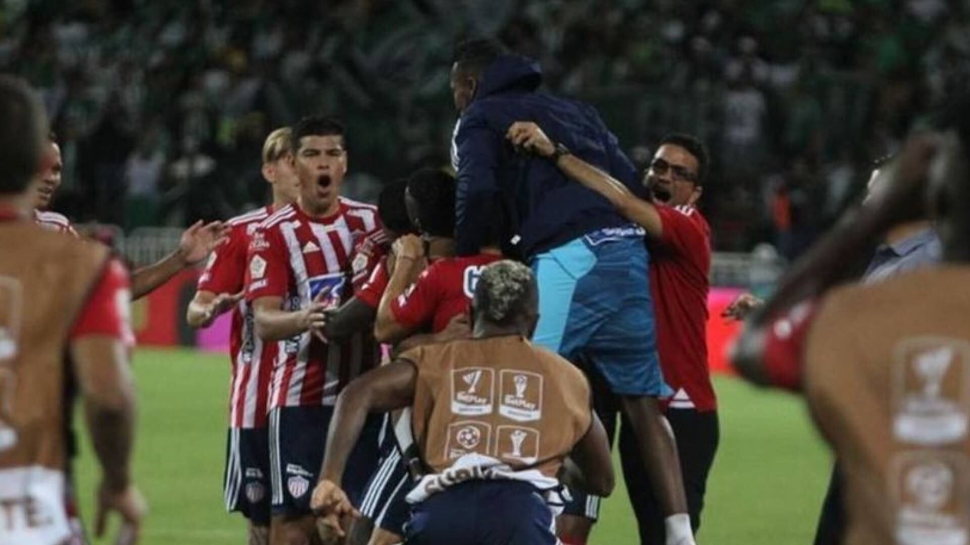 Mensaje del Junior después de que eliminó a Nacional mostró a algunos jugadores bailando y celebrando a ritmo de reggaetón.