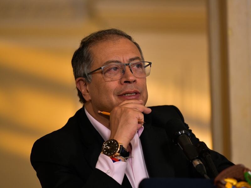 Petro le respondió fuertemente a veteranos de la policía que se oponen a que exfarc sean atendidos en hospital