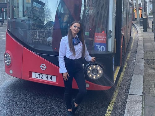 Conductora de bus revela los comentarios más groseros que ha recibido