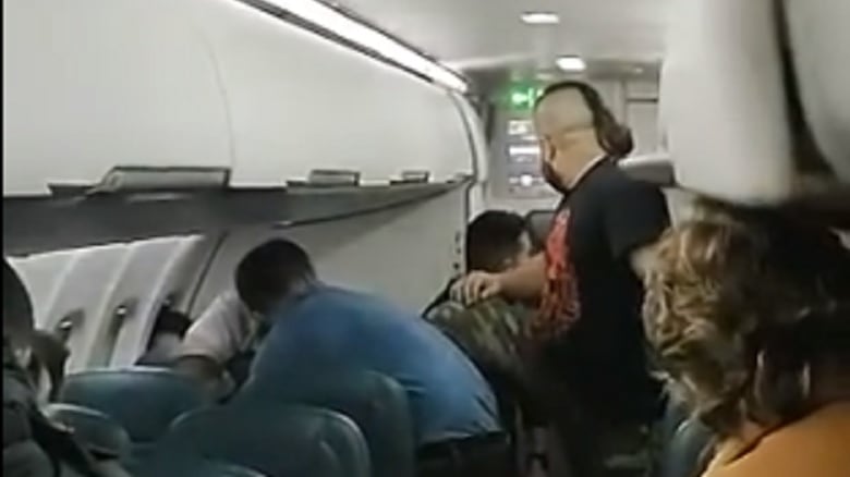 Ataque a azafata en vuelo Manizales- Bogotá.