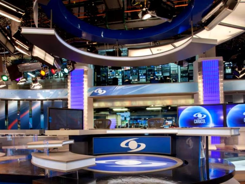 Periodista de Noticias Caracol fue condecorada en Bogotá y desató una ola de aplausos