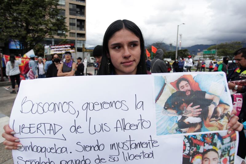 Manifestación de integrantes de la Primera Línea exigiendo la liberación de los presos políticos.
