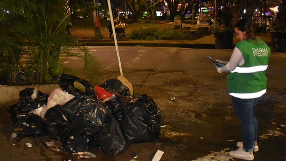 Funcionarios de la Alcaldía realizaron control a restaurantes del Parque del Perro por el desecho de residuos en lugares inadecuados.