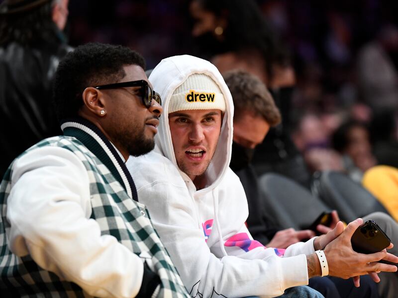 ¿Ruptura definitiva? Justin Bieber y Usher habrían protagonizado tenso altercado en el ‘after party’ de los Oscar
