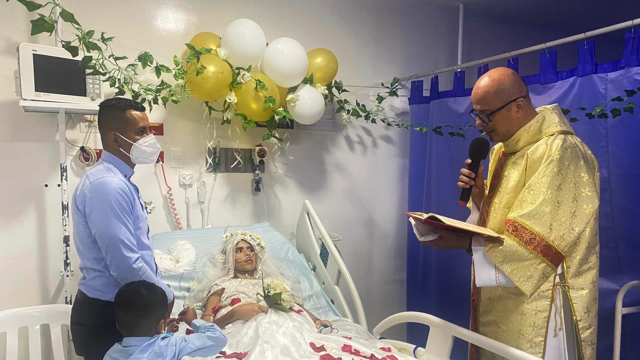 Pareja se casó en el hospital