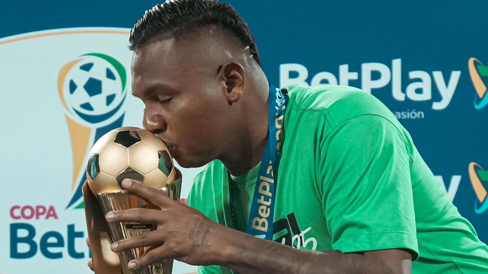 Aseguran que Alfredo Morelos buscaría rescindir su contrato por graves incumplimientos en su salario