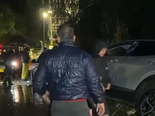 Sigue la búsqueda de la familia que fue arrastrada por una creciente en Silvania: “solo hemos encontrado dos puertas”