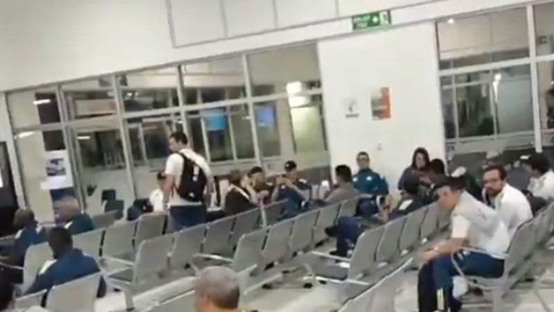 Jugadores de Millonarios fueron increpados e insultados por hinchas en pleno aeropuerto