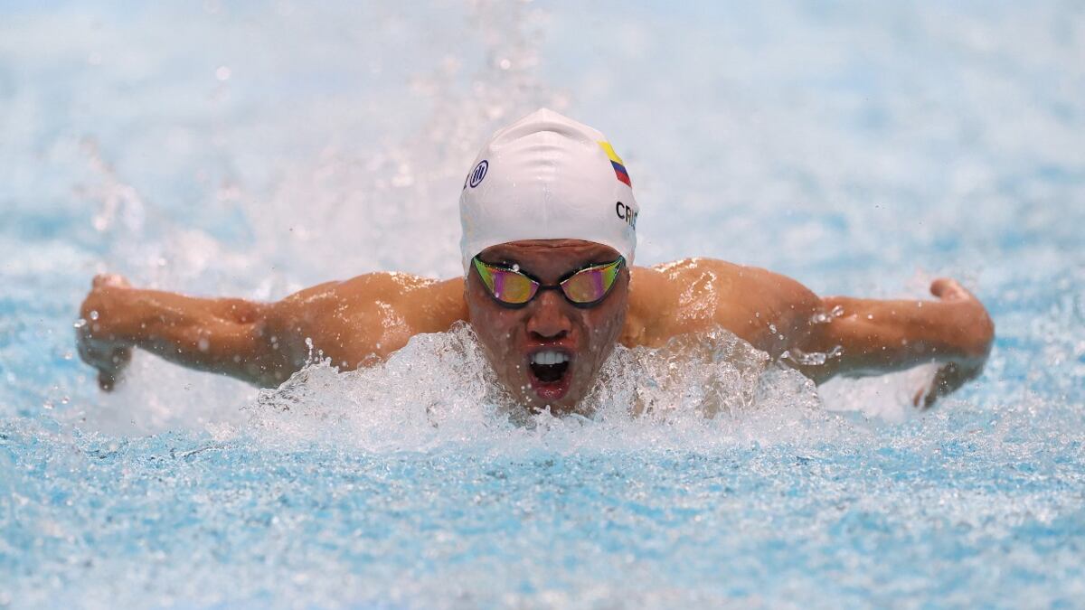 La natación le dio una nueva presea a Colombia en una reñida competencia que incluyó récord mundial.