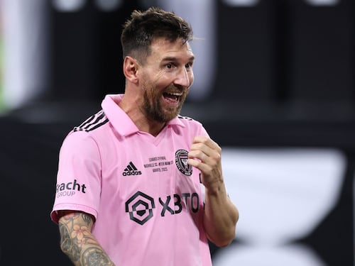 Messi se convierte en el jugador con más títulos en la historia