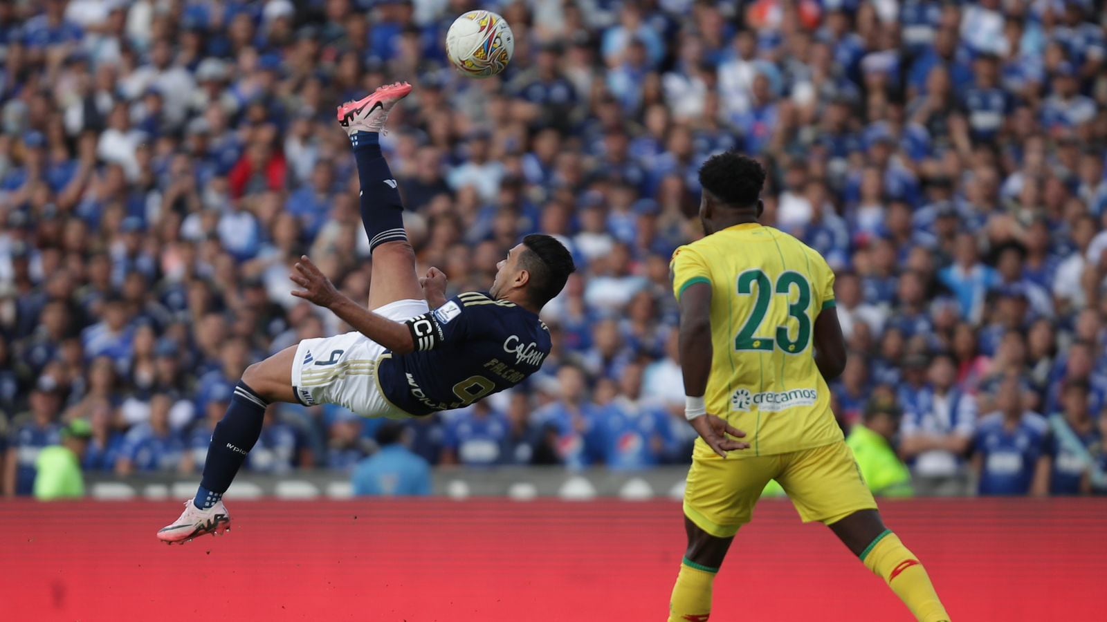 Falcao intentó una chilena contra Atlético Bucaramanga