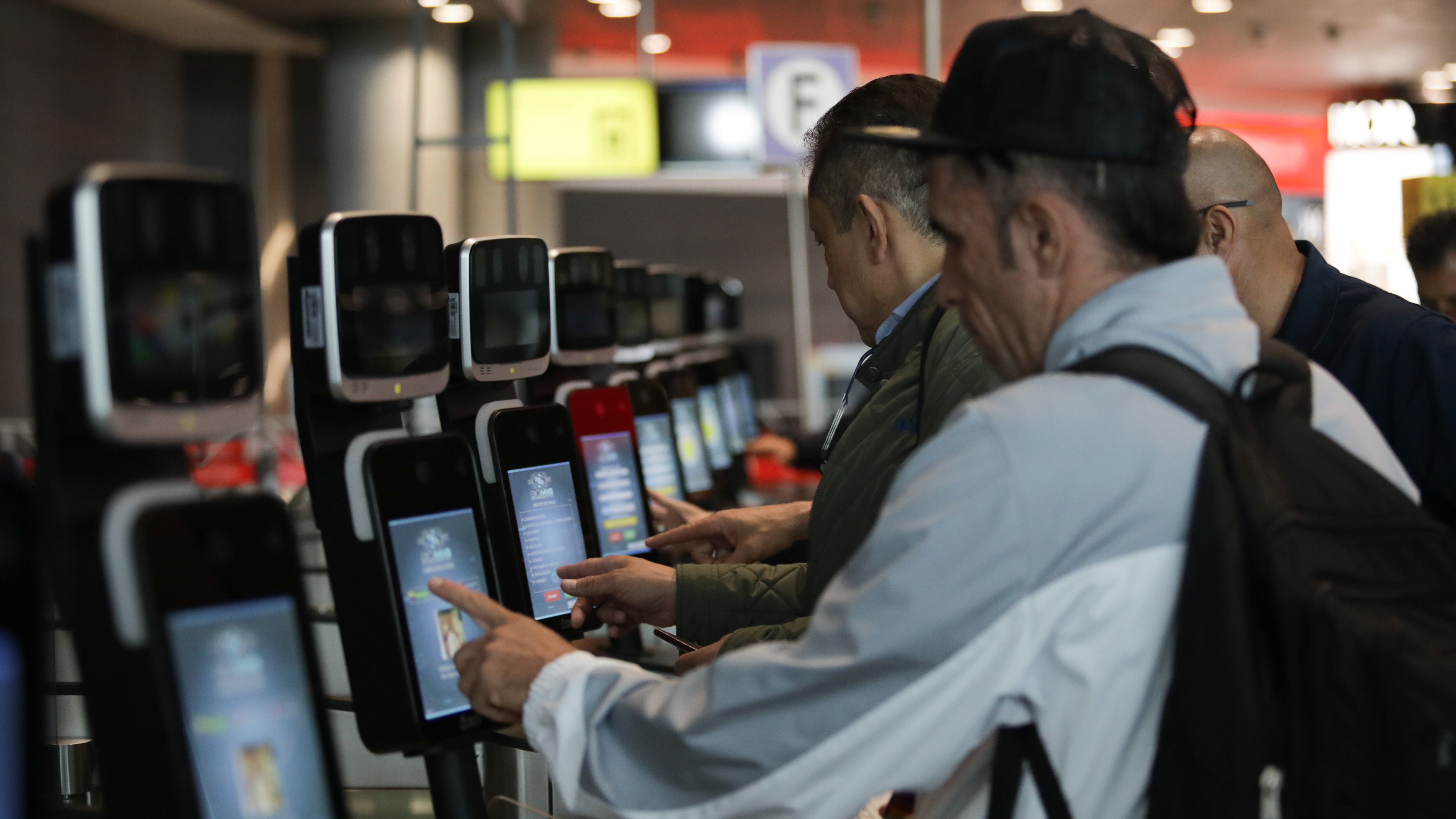 Biomig para extranjeros, el nuevo sistema biométrico de Migración Colombia en el Aeropuerto El Dorado