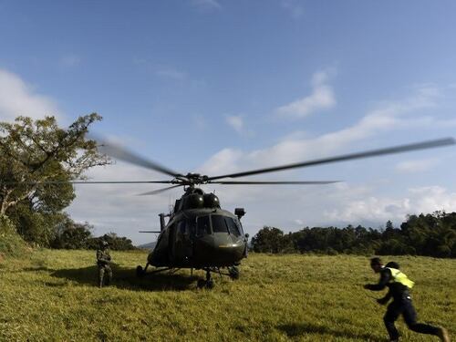 Helicóptero del Ejército fue atacado cuando que estaba sacando a una niña de una zona de combate