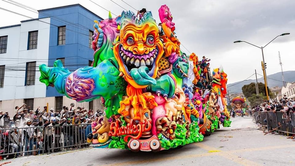 La mujer que mostró los senos en el Carnaval de Blancos y Negros aseguró estaba bajo los efectos del alcohol.