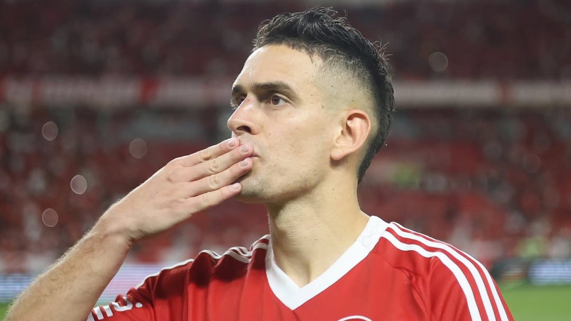 Como Falcao en sus mejores años: Santos Borré metió lindo gol y no da tregua en su lucha por ir al Mundial