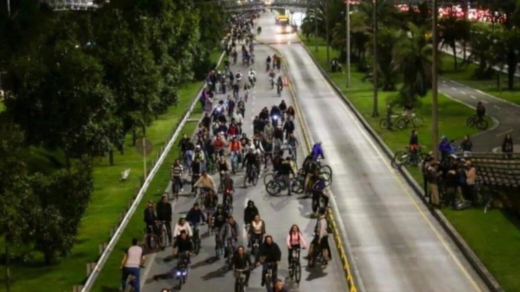 Ciclovía Nocturna en Bogotá.