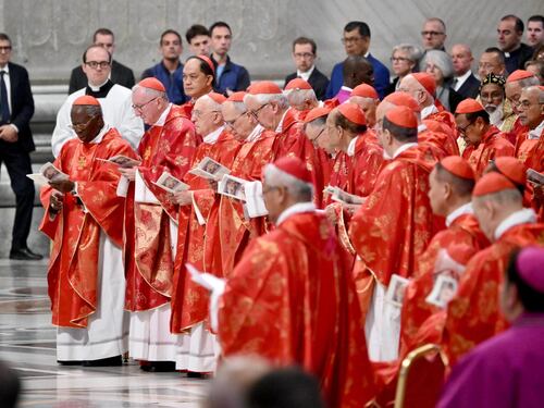 “Cambiará completamente la religión católica”: Mhoni Vidente lanza impactante predicción sobre el nuevo Papa