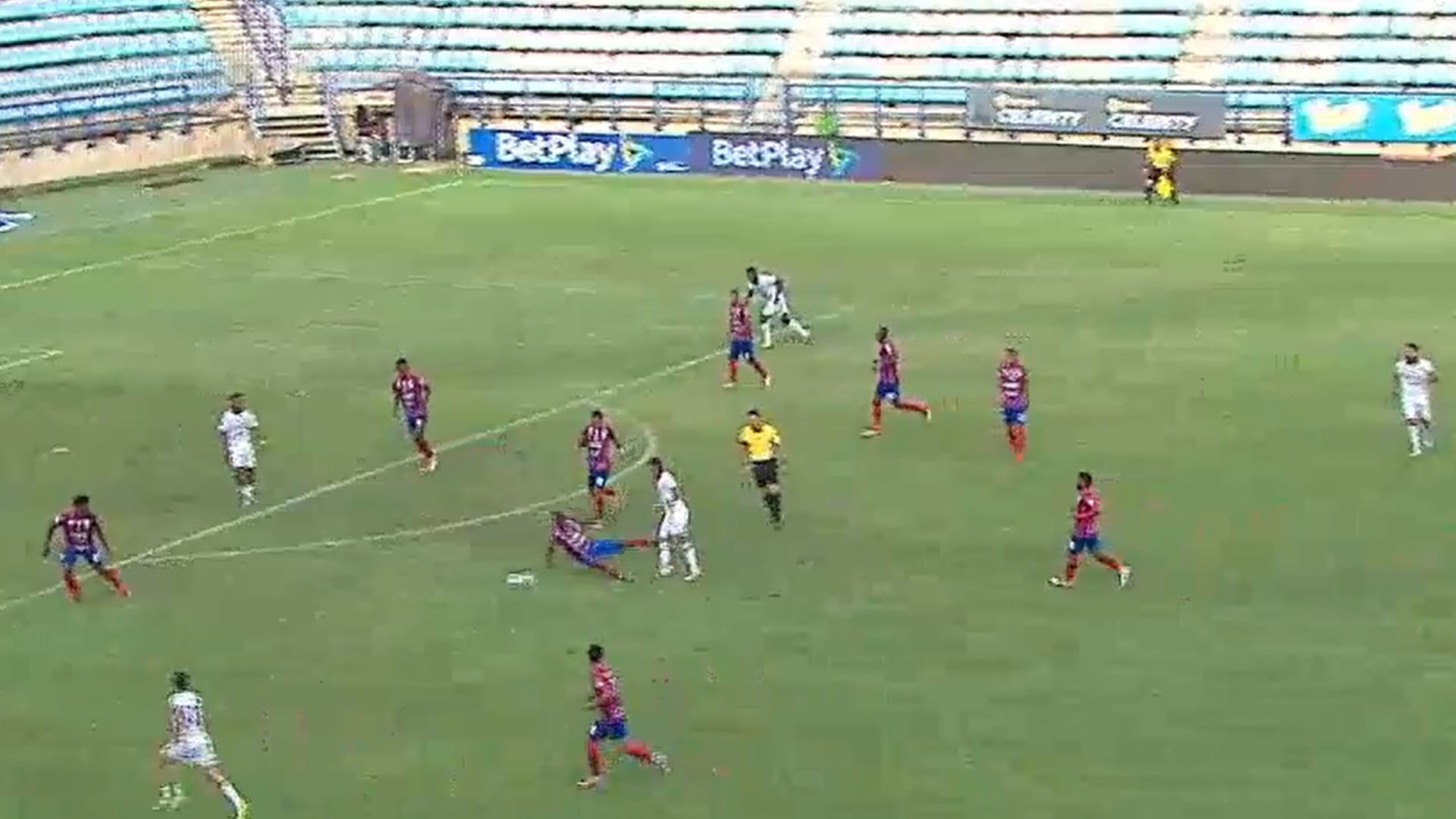 Roja a jugador del Unión Magdalena - Foto: Captura de pantalla de la transmisión oficial de Win Sports tomada el 31 de octubre del 2025