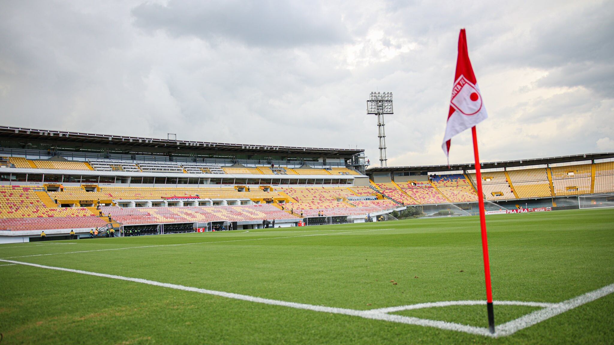 Futbolista anhela desvincularse de Santa Fe por amenazas con arma blanca de hinchas