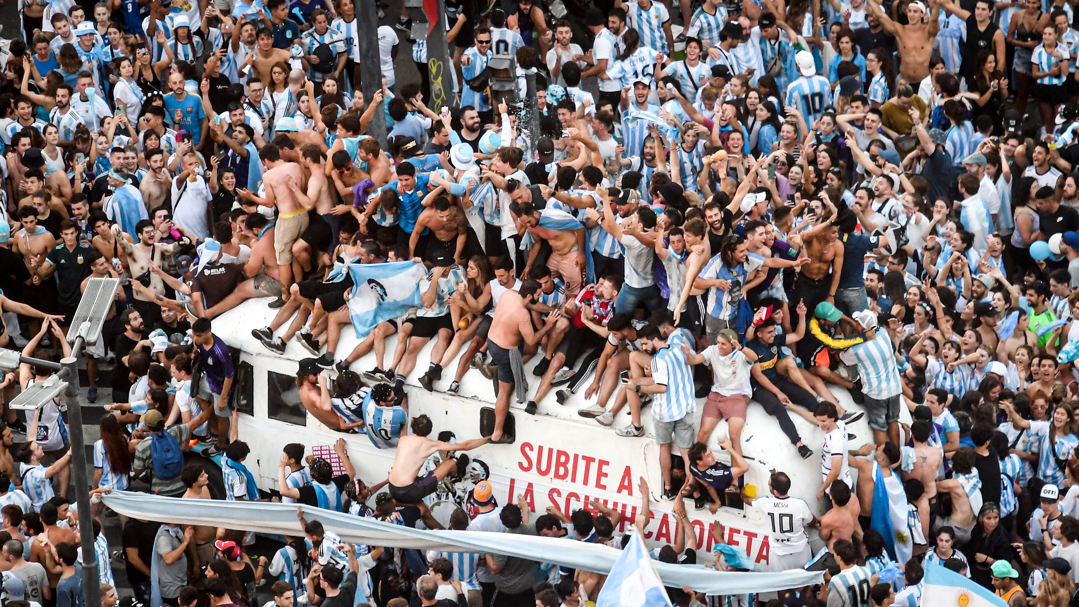 Hincha argentino murió en la celebración del título
